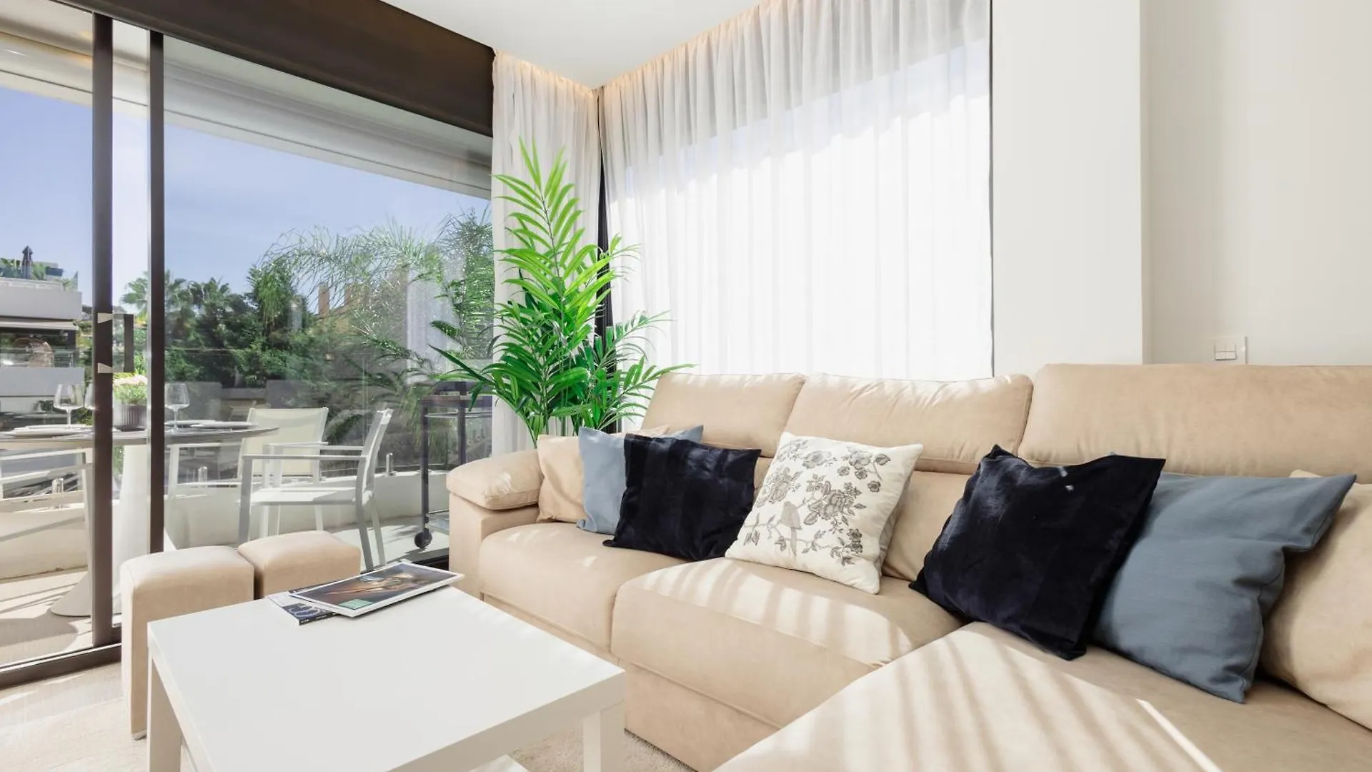 Apartment Next To The Beach In Dunes Beach Марбелья